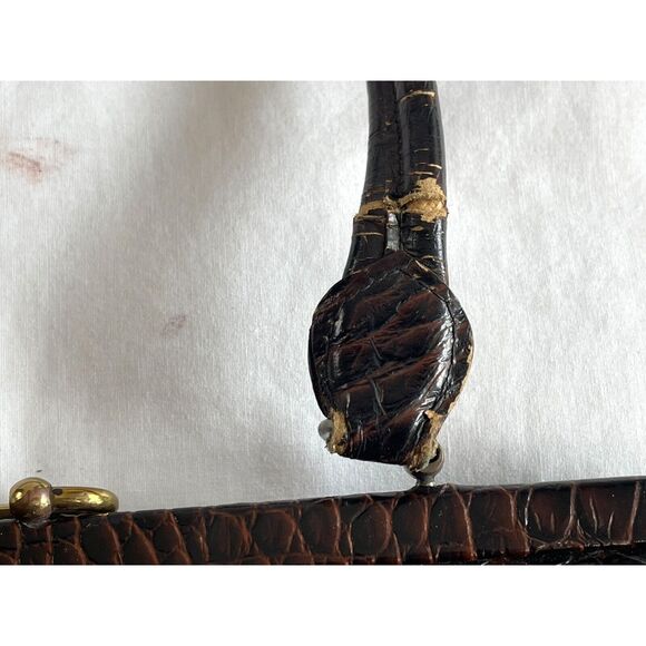 Vintage Womens Alligator Handbag Size-13" x 10" x 3". strap drop 6" - Picture 5 of 12